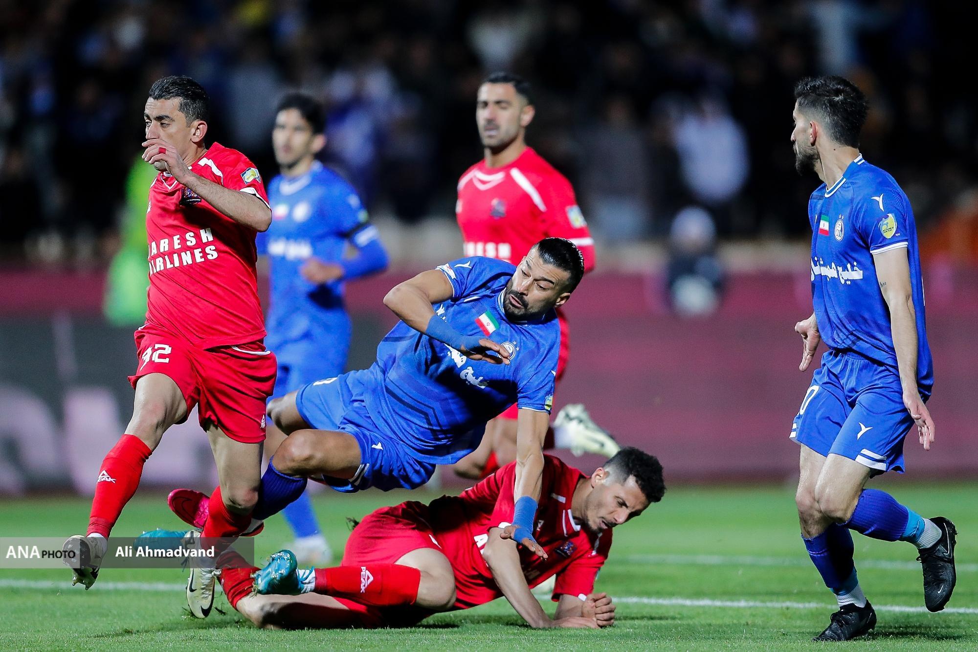 حواشی شماره 10 آبی ها ادامه دارد/ ادامه بازیکن سالاری هواداران استقلال با نقش آفرینی رضاییان حواشی شماره 10 آبی ها ادامه دارد/ ادامه بازیکن سالاری هواداران استقلال با نقش آفرینی رضاییان