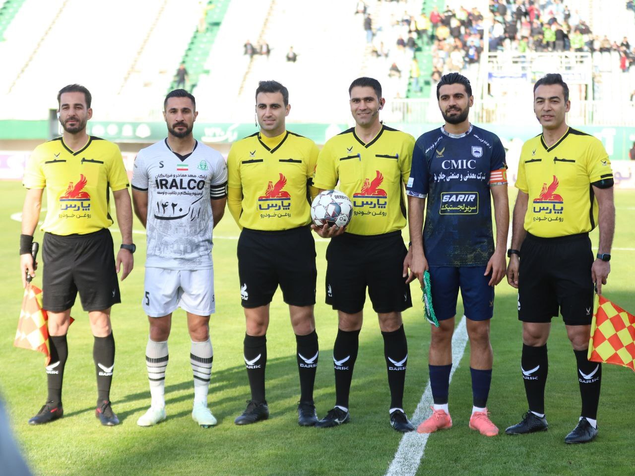 از شعارهای هواداران سرخابی تا راندن تماشاگران ملوان از سوی تراکتوریها از شعارهای هواداران سرخابی تا راندن تماشاگران ملوان از سوی تراکتوریها