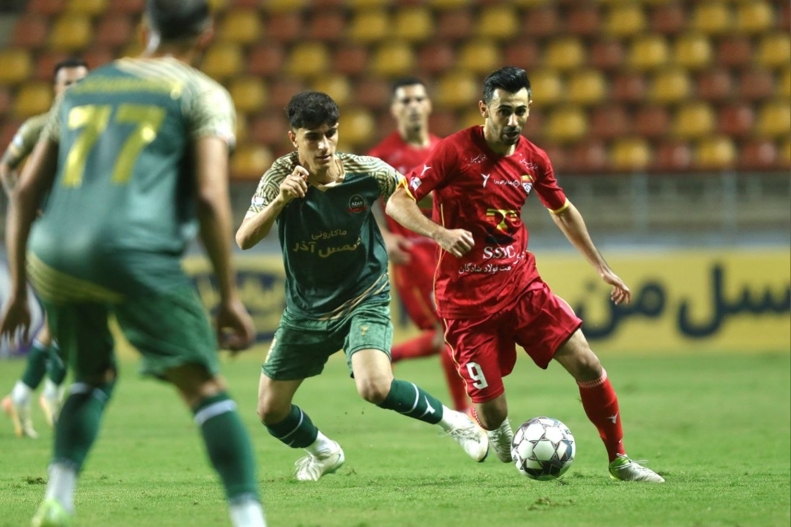 از شعارهای هواداران سرخابی تا راندن تماشاگران ملوان از سوی تراکتوریها از شعارهای هواداران سرخابی تا راندن تماشاگران ملوان از سوی تراکتوریها