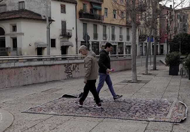 «گره»؛ تصویر ایرانیان مهاجر با زمینه‌ای از فرش ایرانی/ میراثی که در حال از دست رفتن است