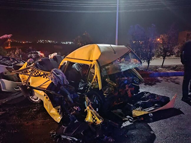 تصادف زنجیره‌ای چهار خودرو در شهر جدید سهند ۲ فوتی و ۴ مصدوم برجا گذاشت