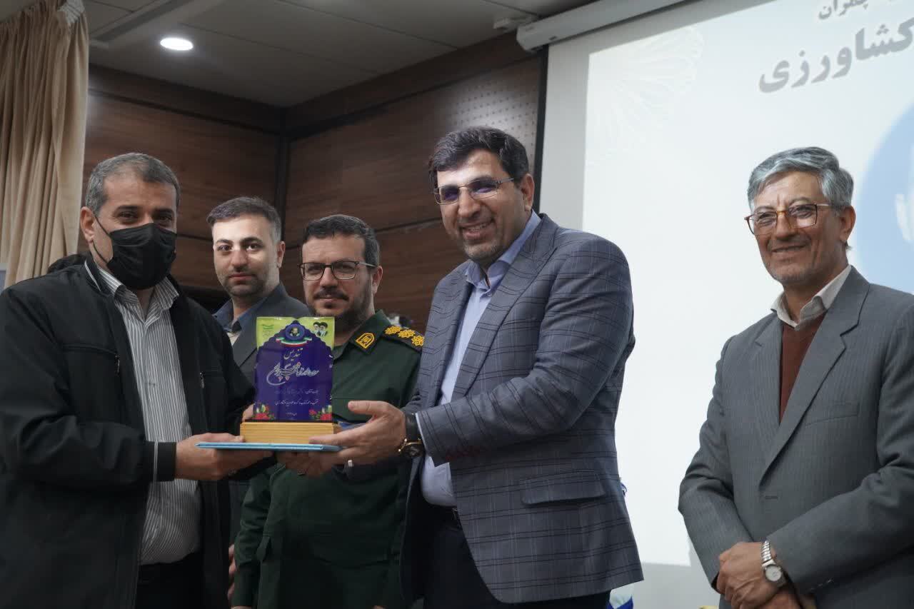 تجلیل از پژوهشگران برتر دانشگاه آزاد اسلامی شیراز در جشنواره شهید چمران