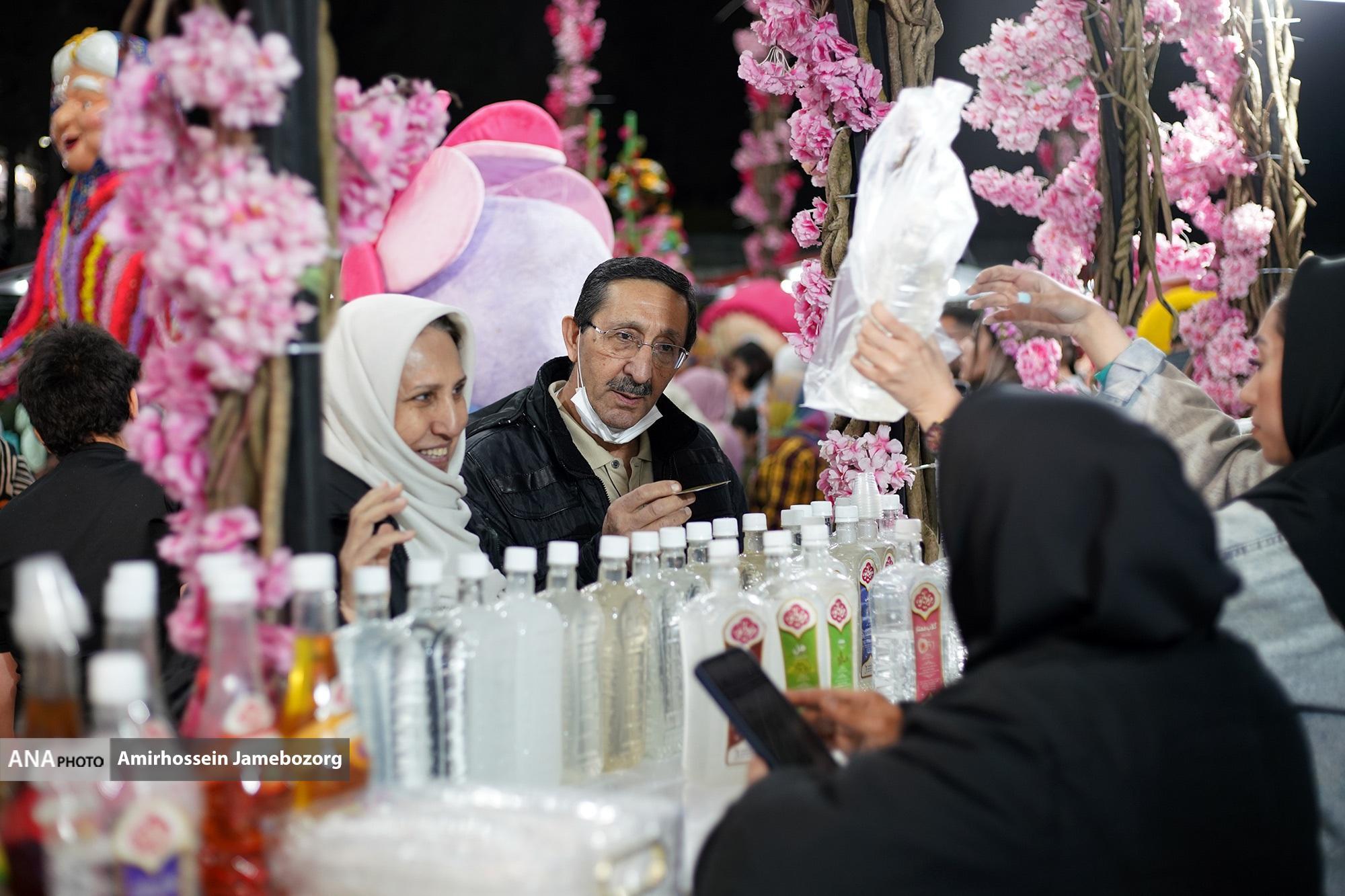 جشنواره گلاب و گلابگیری در تهران/ پارک پرواز تا پایان اردیبهشت میزبان عطر گل محمدی جشنواره گلاب و گلابگیری در تهران/ پارک پرواز تا پایان اردیبهشت میزبان عطر گل محمدی