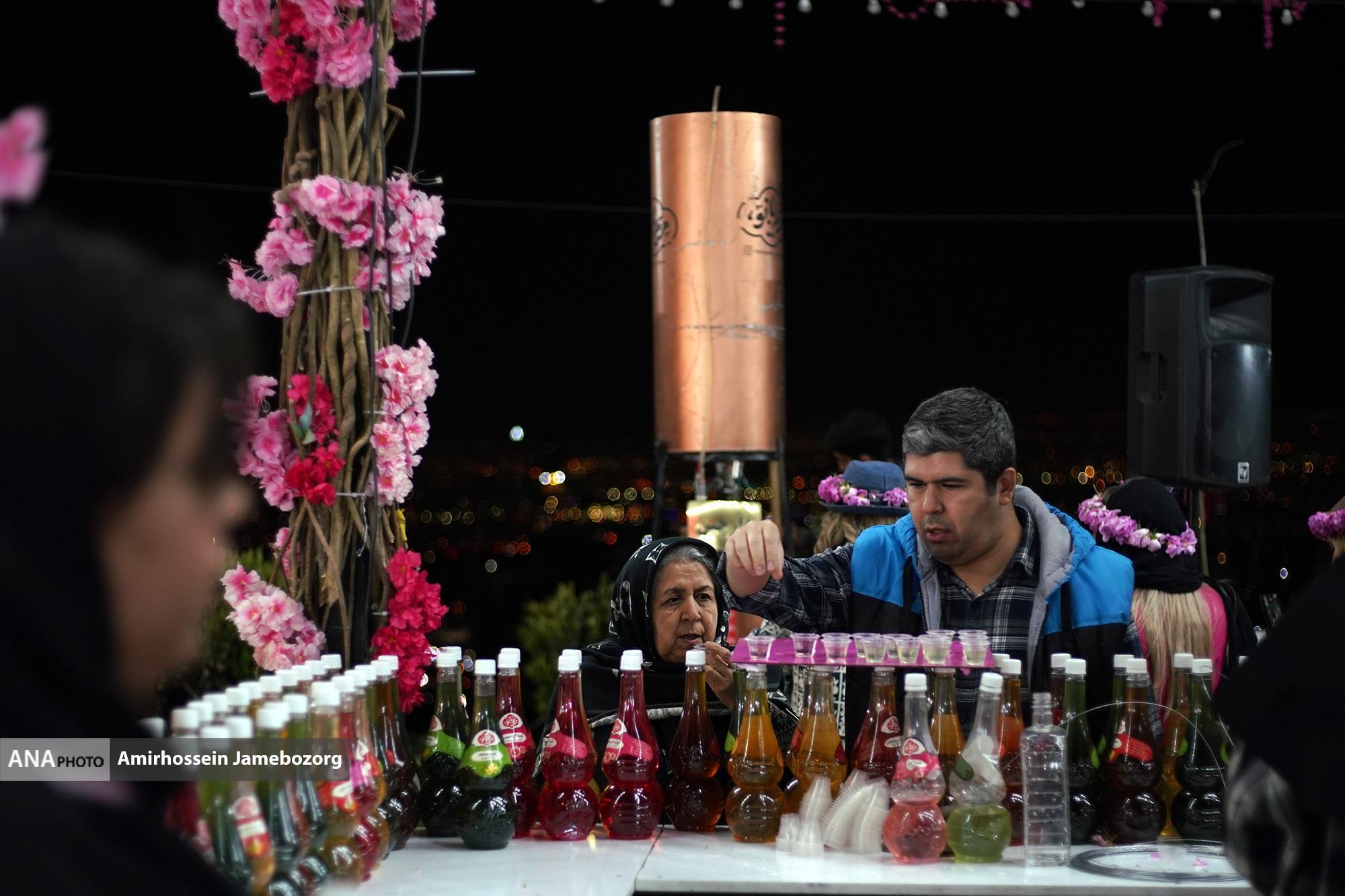 جشنواره گلاب و گلابگیری در تهران/ پارک پرواز تا پایان اردیبهشت میزبان عطر گل محمدی جشنواره گلاب و گلابگیری در تهران/ پارک پرواز تا پایان اردیبهشت میزبان عطر گل محمدی