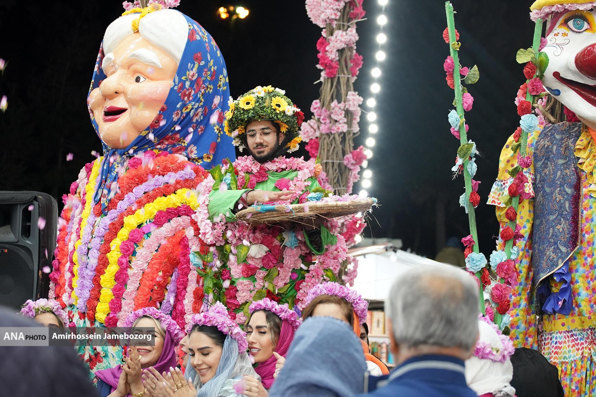 جشنواره گلاب و گلابگیری در تهران/ پارک پرواز تا پایان اردیبهشت میزبان عطر گل محمدی جشنواره گلاب و گلابگیری در تهران/ پارک پرواز تا پایان اردیبهشت میزبان عطر گل محمدی