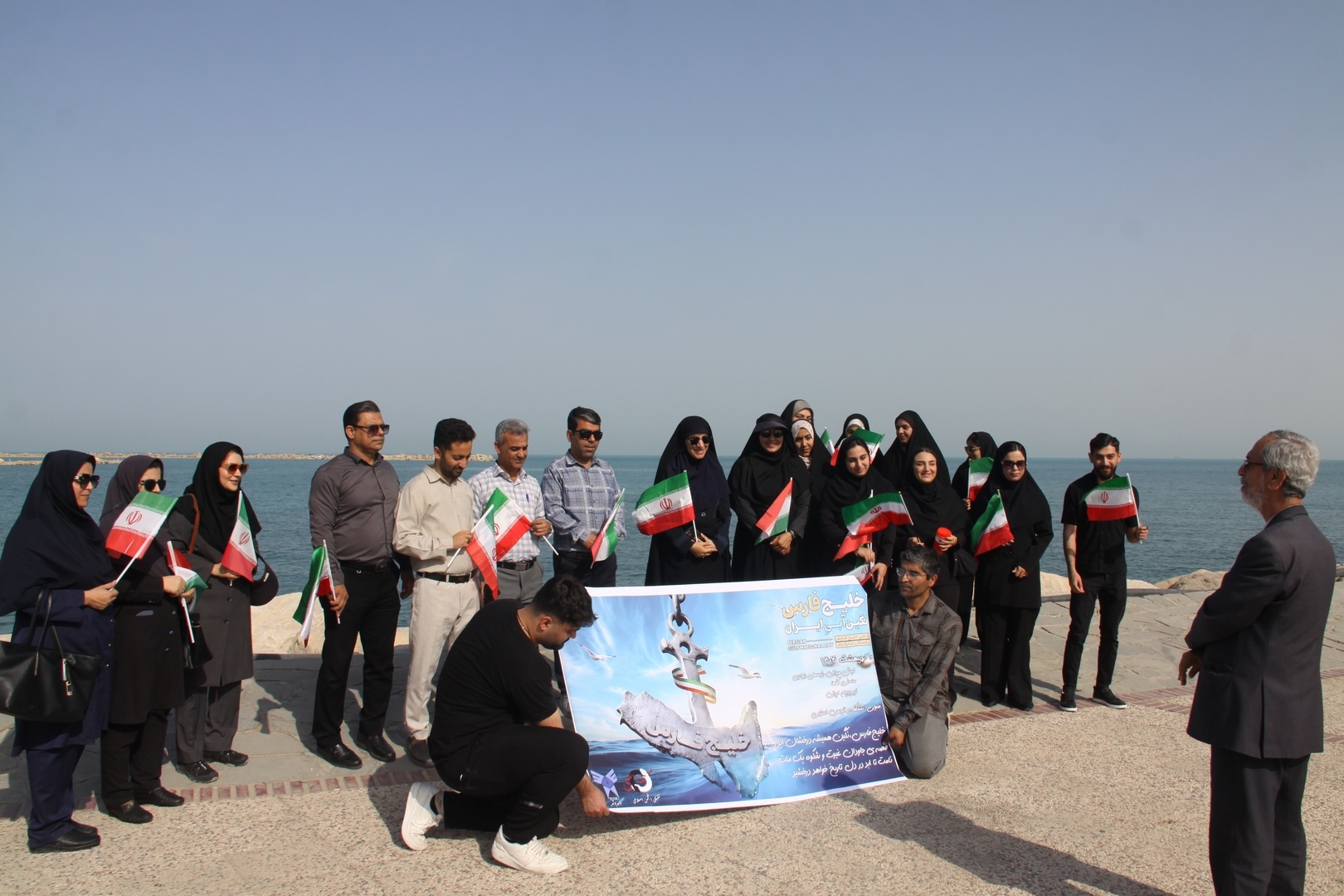 خلیجفارس شاهراه ارتباطی ایران با دریاهای بینالمللی و کشورها خلیجفارس شاهراه ارتباطی ایران با دریاهای بینالمللی و کشورها