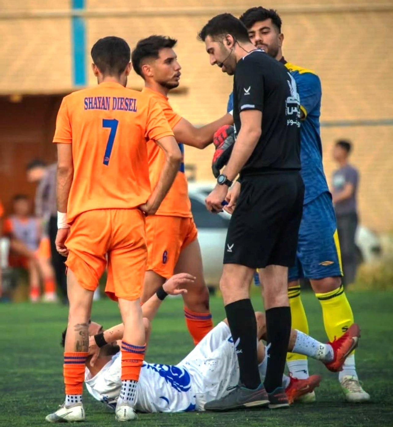 واکنش رئیس هیئت فوتبال فارس به کتک زدن داور در دربی استان