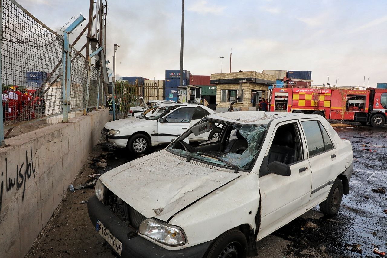 تعمیر رایگان خودروهای آسیبدیدگان با کمک سازمان داوطلین هلالاحمر تعمیر رایگان خودروهای آسیبدیدگان با کمک سازمان داوطلین هلالاحمر