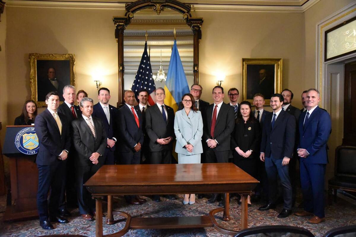 اوکراین بالاخره زیر بار توافقنامه منابع کمیاب با آمریکا رفت