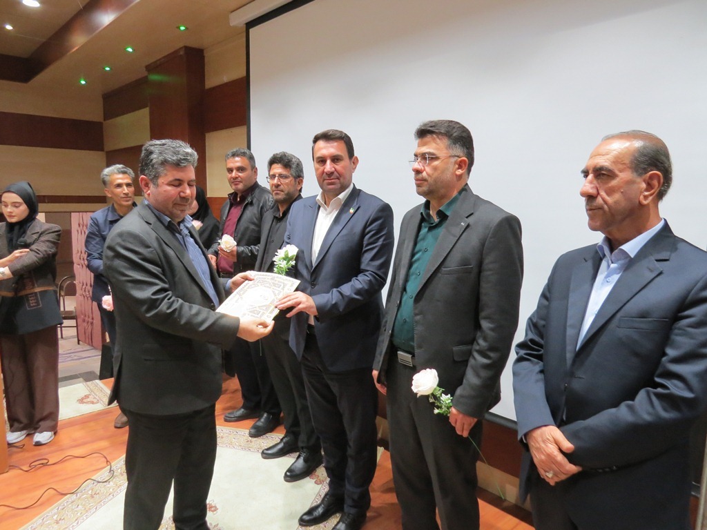 تجلیل از استادان با تأکید بر عشق و محبت در تعلیم