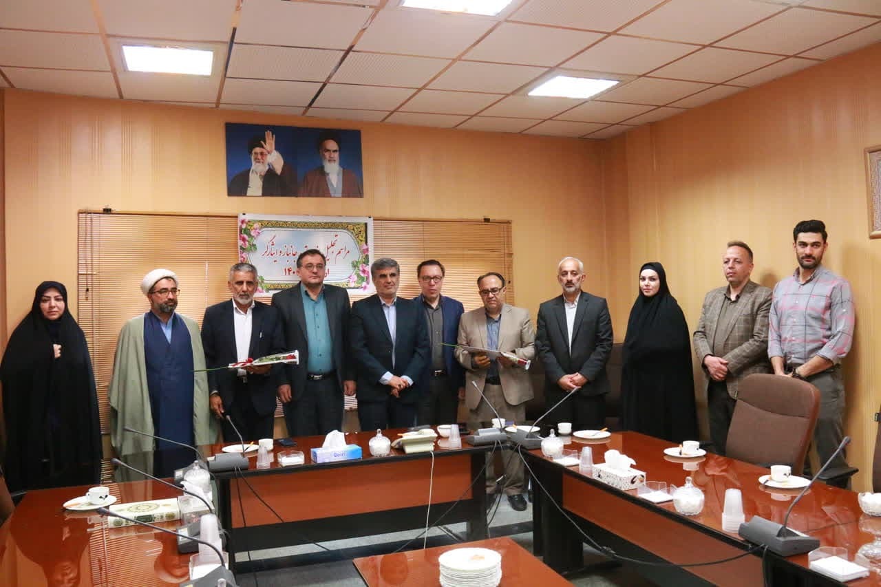 استادان ایثارگر در سنگر تعلیم و تربیت و دوران دفاع مقدس حضوری ایثارگرانه داشتهاند استادان ایثارگر در سنگر تعلیم و تربیت و دوران دفاع مقدس حضوری ایثارگرانه داشتهاند