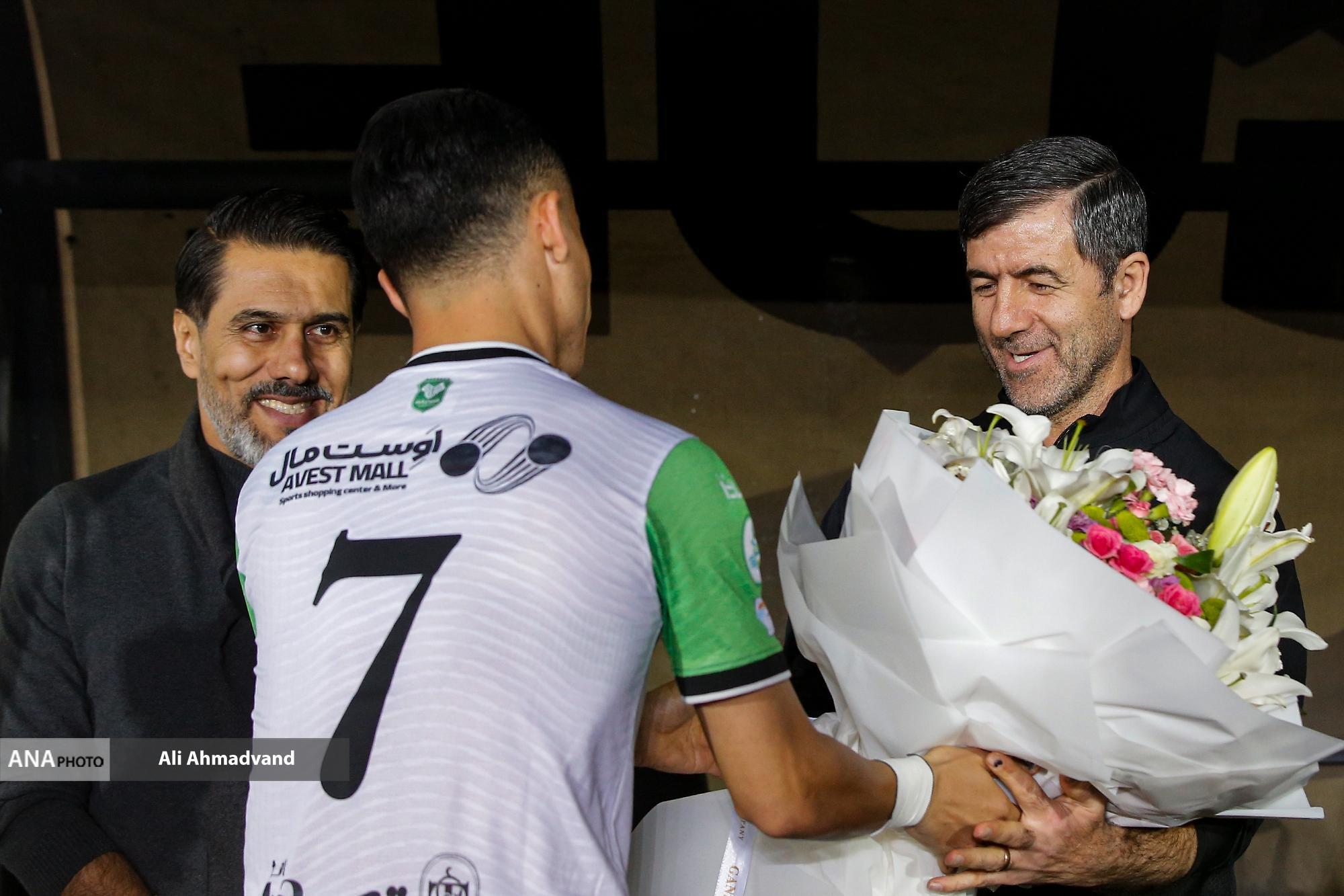 آخرین تقابل خیبر و پرسپولیس| از خوشامد هواداران تا علامت «هیس» علیپور به تماشاگران خیبر/ اولین گل آل کثیر و اخطار جدی داور به دقیقی آخرین تقابل خیبر و پرسپولیس| از خوشامد هواداران تا علامت «هیس» علیپور به تماشاگران خیبر/ اولین گل آل کثیر و اخطار جدی داور به دقیقی