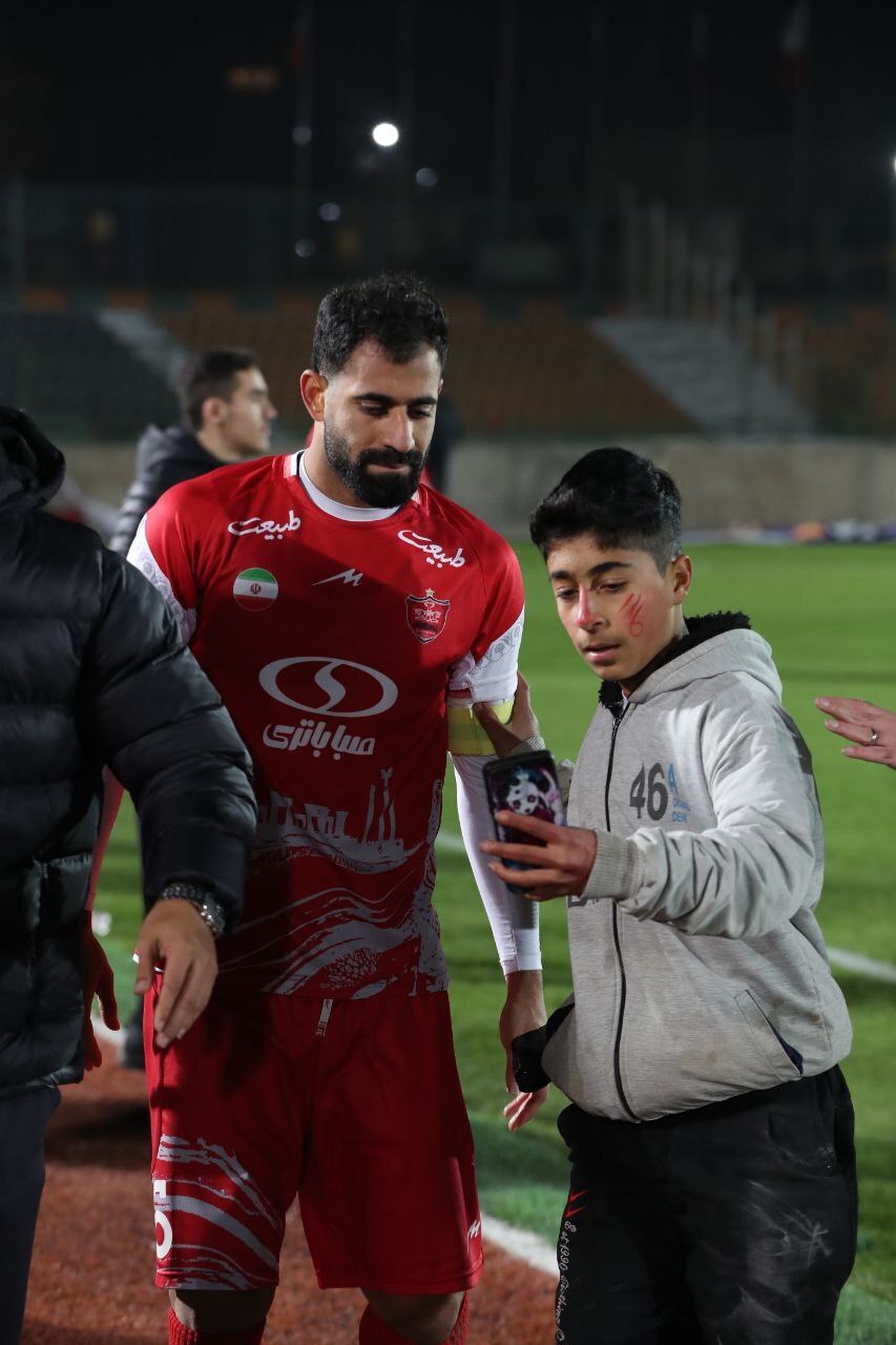 آخرین تقابل خیبر و پرسپولیس| از خوشامد هواداران تا علامت «هیس» علیپور به تماشاگران خیبر/ اولین گل آل کثیر و اخطار جدی داور به دقیقی آخرین تقابل خیبر و پرسپولیس| از خوشامد هواداران تا علامت «هیس» علیپور به تماشاگران خیبر/ اولین گل آل کثیر و اخطار جدی داور به دقیقی