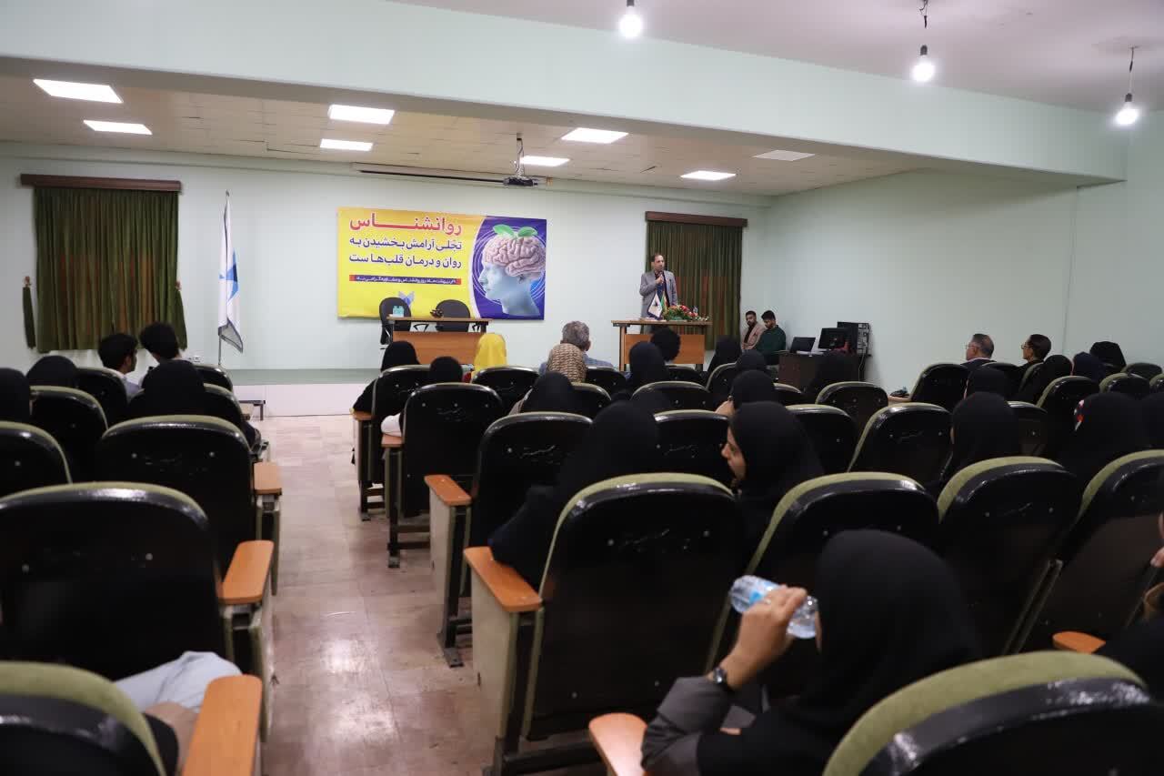 حضور گروه روانشناسی دانشگاه آزاد در کنار آسیبدیدگان انفجار بندر شهید رجایی حضور گروه روانشناسی دانشگاه آزاد در کنار آسیبدیدگان انفجار بندر شهید رجایی