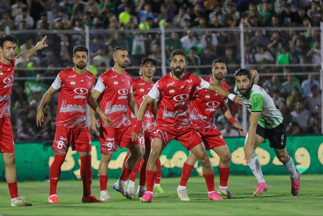 از فحاشی و کتک زدن سرپرست پرسپولیس تا درگیری شدید هواداران استقلال خوزستان/ اعتراض تماشاگران سپاهان به کارترون و خروج کاپیتان و سرپرست تراکتور با موتور