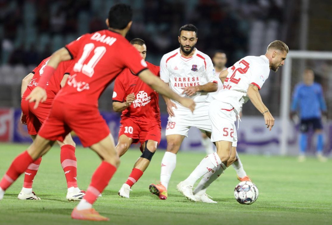 از فحاشی و کتک زدن سرپرست پرسپولیس تا درگیری شدید هواداران استقلال خوزستان/ اعتراض تماشاگران سپاهان به کارترون و خروج کاپیتان و سرپرست تراکتور با موتور