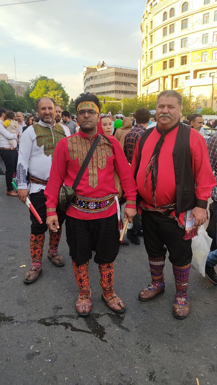 پایتخت عطر حرم رضوی گرفت/ اجتماع امام رضایی‌ها از میدان هفت تیر تا بلوار کشاورز