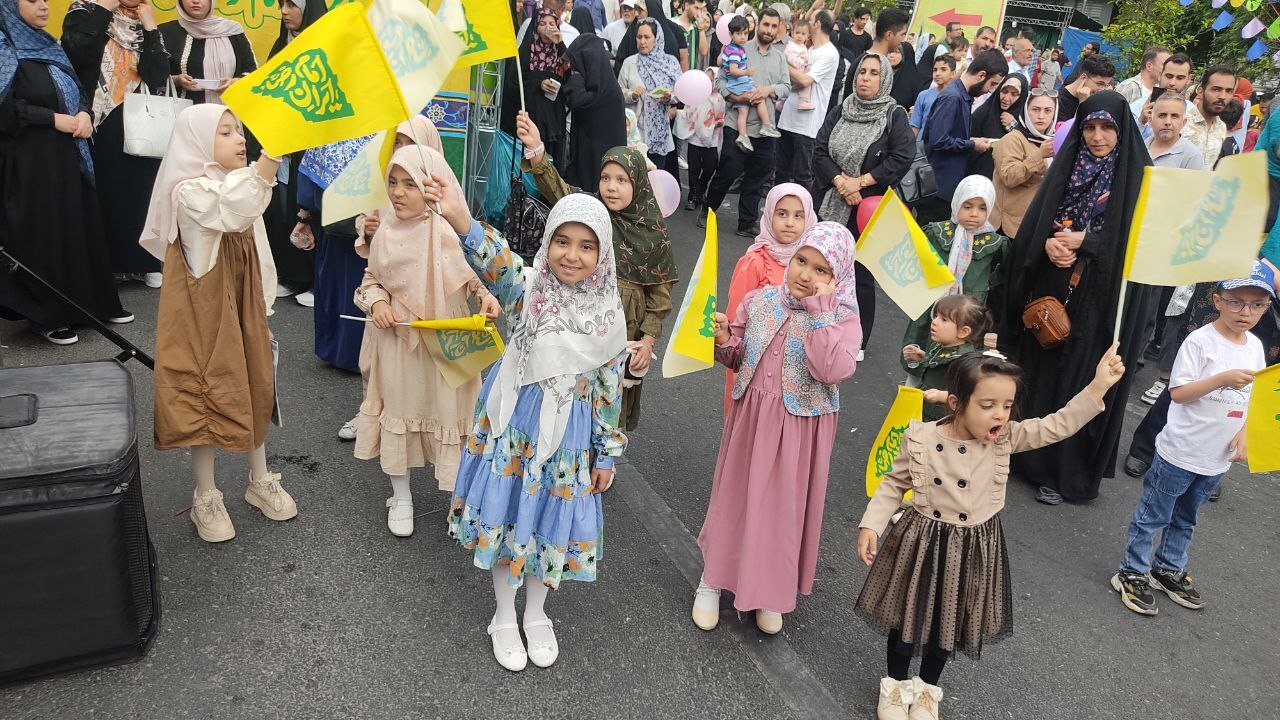 پایتخت عطر حرم رضوی گرفت/ اجتماع امام رضایی‌ها از میدان هفت تیر تا بلوار کشاورز