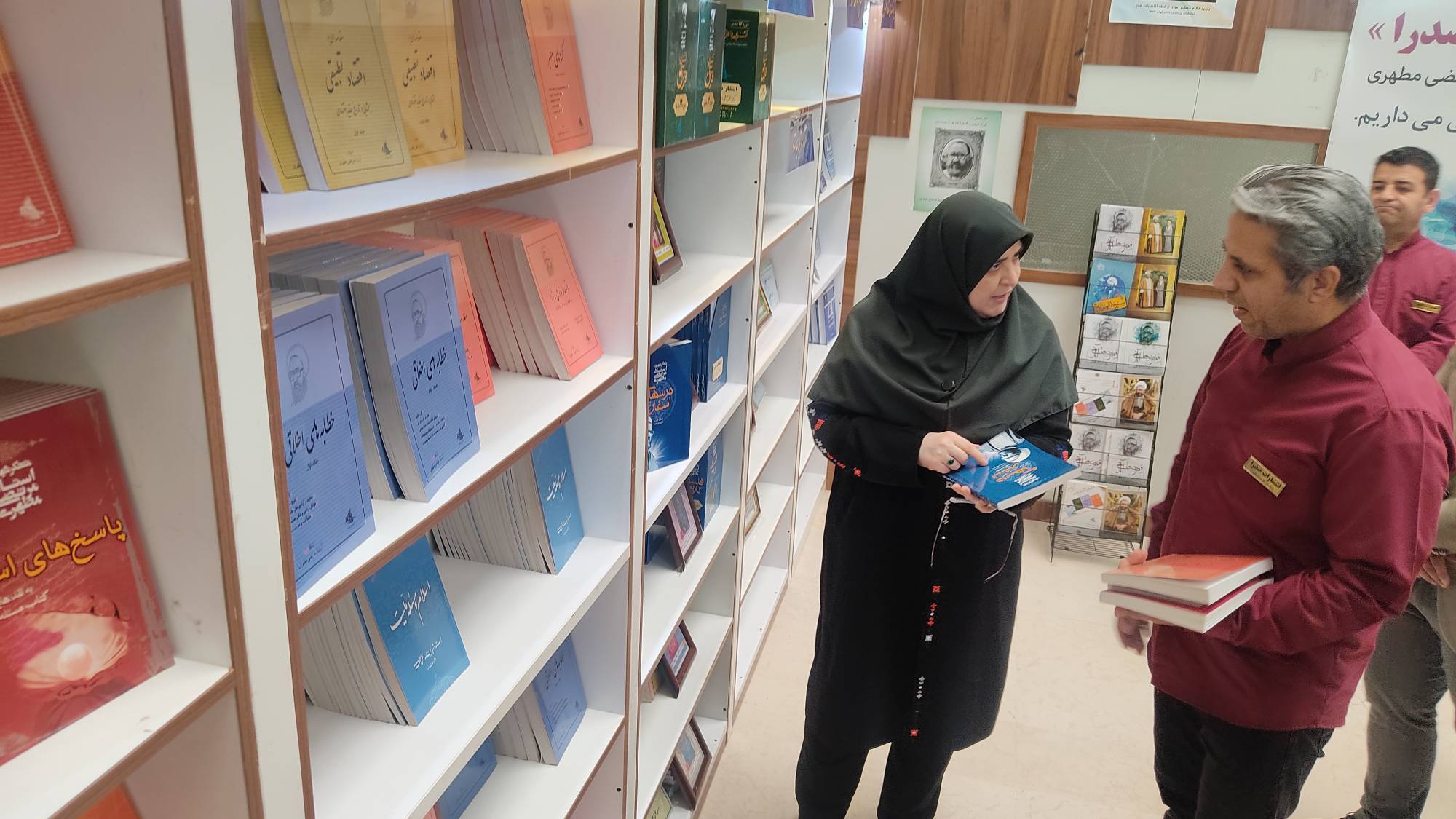 بازدید سخنگوی دولت از نمایشگاه کتاب تهران/ مهاجرانی: کتاب راه دانایی و رسیدن به عزت ملی است بازدید سخنگوی دولت از نمایشگاه کتاب تهران/ مهاجرانی: کتاب راه دانایی و رسیدن به عزت ملی است