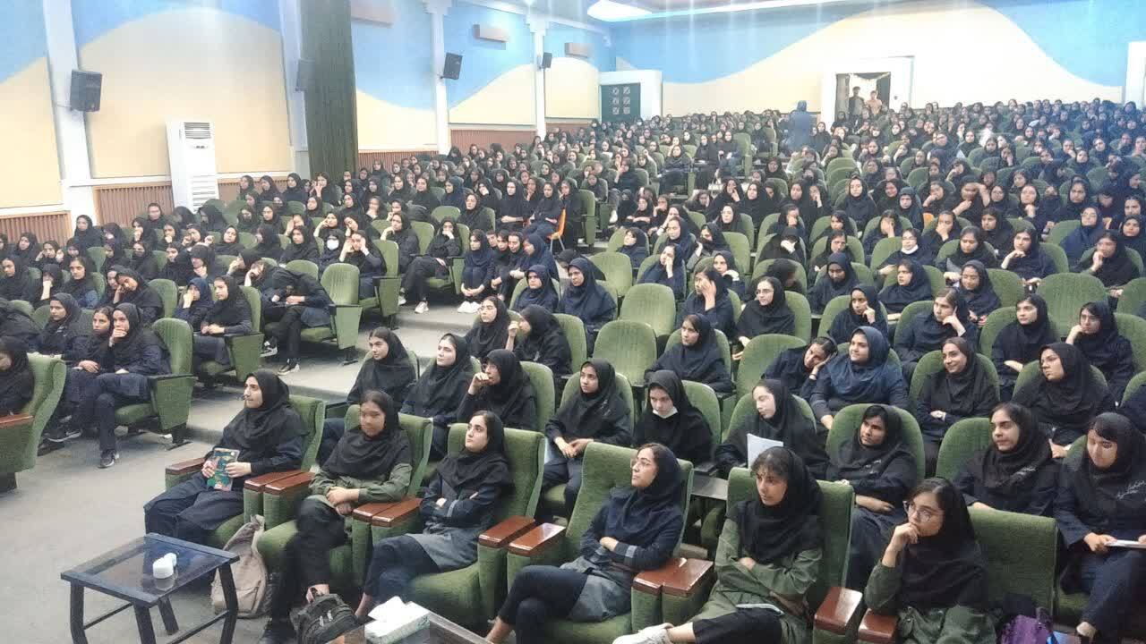 دانشآموزان دامغانی برای هدایت تحصیلی دست به دامان دانشگاه آزاد شدند دانشآموزان دامغانی برای هدایت تحصیلی دست به دامان دانشگاه آزاد شدند