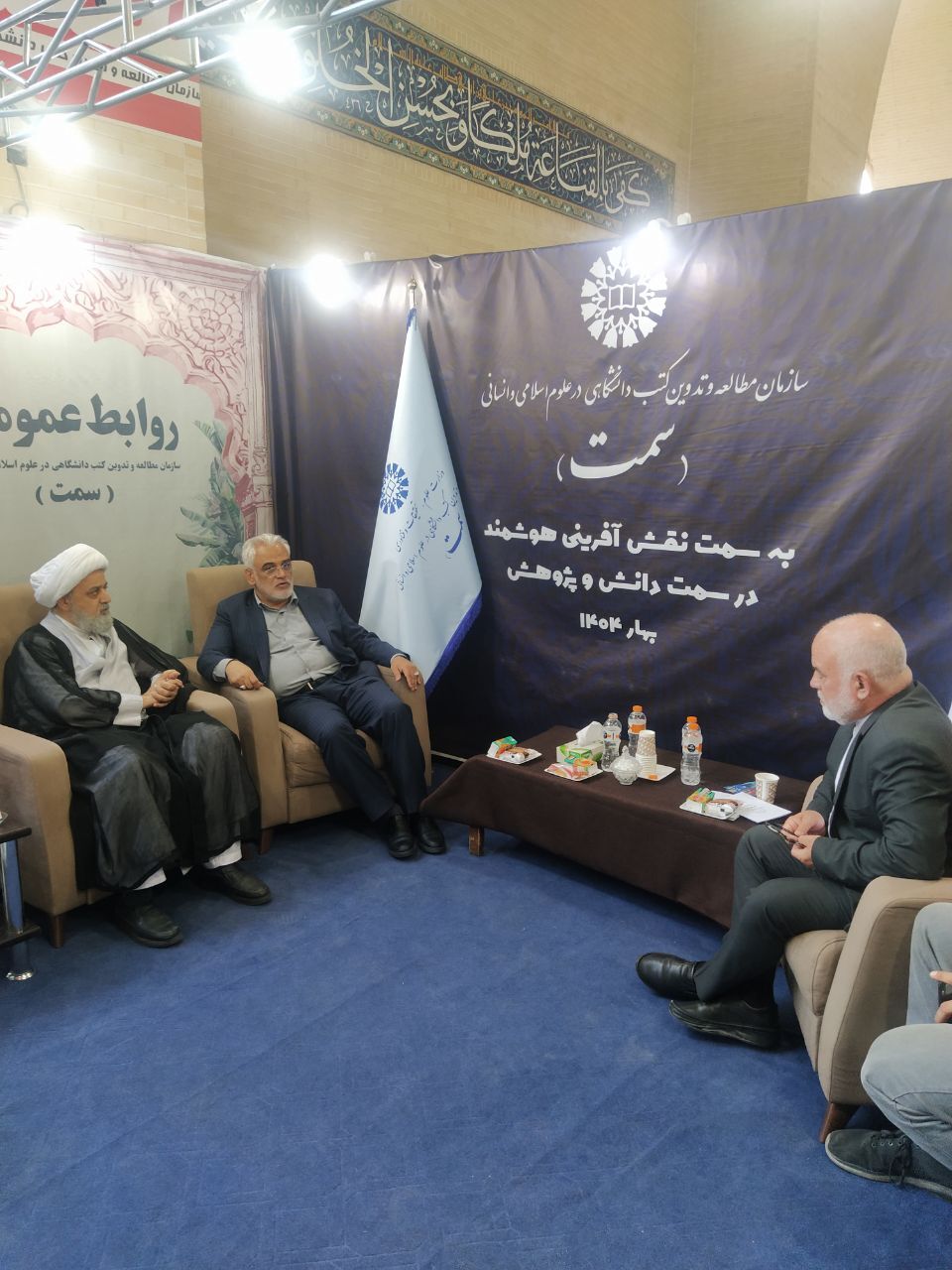 رونمایی از جدیدترین اثر نشر دانشگاه آزاد توسط رئیس دانشگاه آزاد