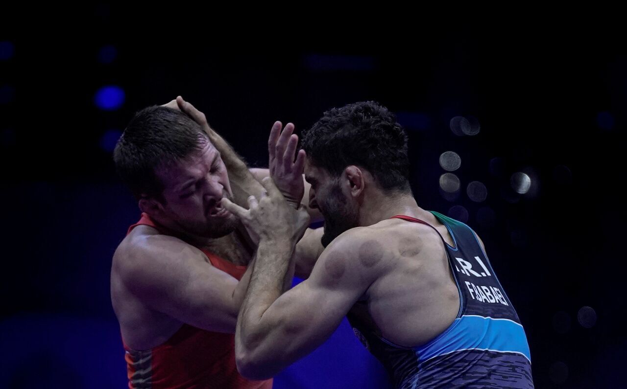 مسیر سخت قهرمان دوگانه چرخه ۲۰۲۵ برای رسیدن به دوبنده تیم ملی کشتی؛ عبور از آتش و خلافِ کوچک! مسیر سخت قهرمان دوگانه چرخه ۲۰۲۵ برای رسیدن به دوبنده تیم ملی کشتی؛ عبور از آتش و خلافِ کوچک!