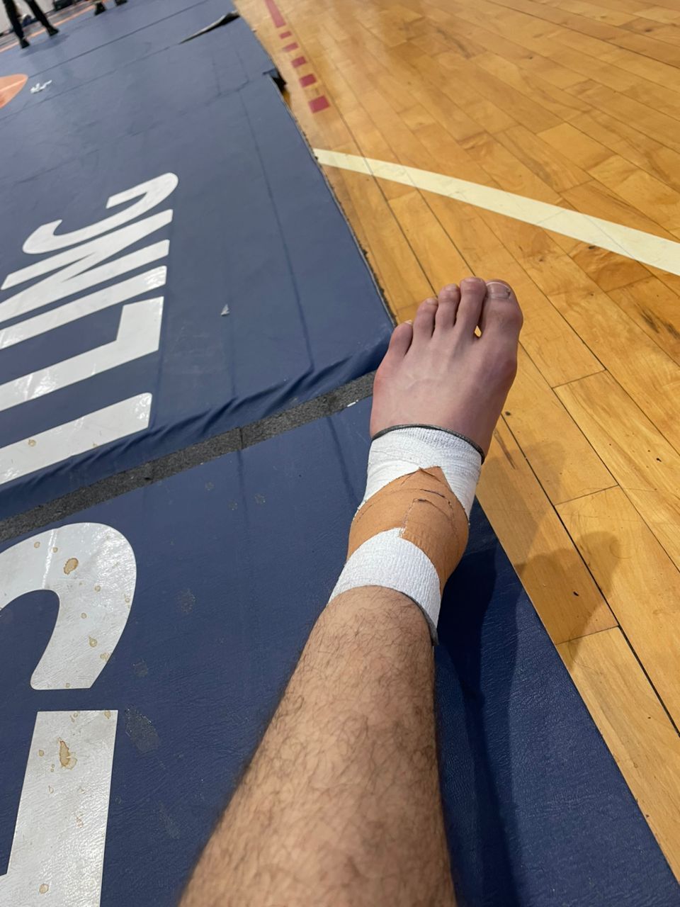 مدال برنز کشتی‌گیر ایرانی در مکزیک با پای شکسته/بیابانی: در جهانی زاگرب جبران می‌کنم