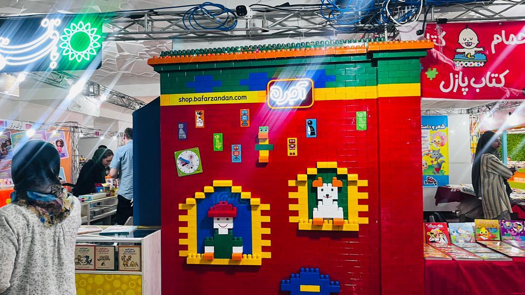 وقتی کتاب و بازی، کودک را به نمایشگاه میکشاند وقتی کتاب و بازی، کودک را به نمایشگاه میکشاند