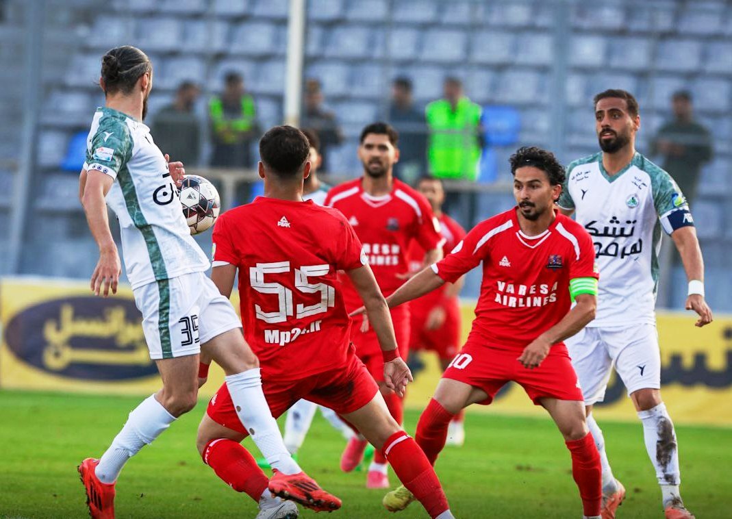 ادامه شعارهای هواداران پرسپولیس علیه درویش و شکست قابل پیش بینی استقلال برابر سپاهان/ جشن قهرمانی تراکتور در ورزشگاه حریف ادامه شعارهای هواداران پرسپولیس علیه درویش و شکست قابل پیش بینی استقلال برابر سپاهان/ جشن قهرمانی تراکتور در ورزشگاه حریف