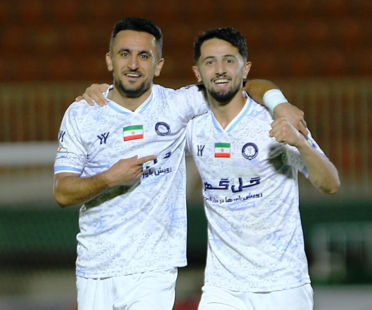 ادامه شعارهای هواداران پرسپولیس علیه درویش و شکست قابل پیش بینی استقلال برابر سپاهان/ جشن قهرمانی تراکتور در ورزشگاه حریف ادامه شعارهای هواداران پرسپولیس علیه درویش و شکست قابل پیش بینی استقلال برابر سپاهان/ جشن قهرمانی تراکتور در ورزشگاه حریف