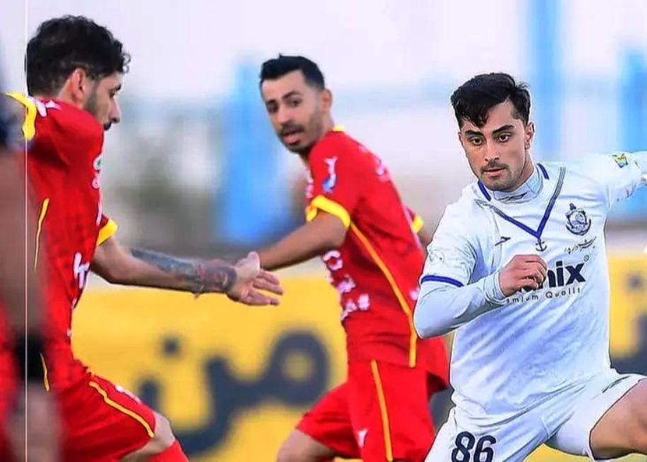 ادامه شعارهای هواداران پرسپولیس علیه درویش و شکست قابل پیش بینی استقلال برابر سپاهان/ جشن قهرمانی تراکتور در ورزشگاه حریف ادامه شعارهای هواداران پرسپولیس علیه درویش و شکست قابل پیش بینی استقلال برابر سپاهان/ جشن قهرمانی تراکتور در ورزشگاه حریف