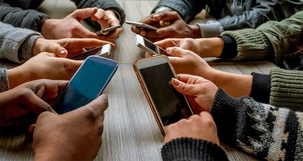 وجود اینترنت از نان شب هم واجبتر شده! وجود اینترنت از نان شب هم واجبتر شده!