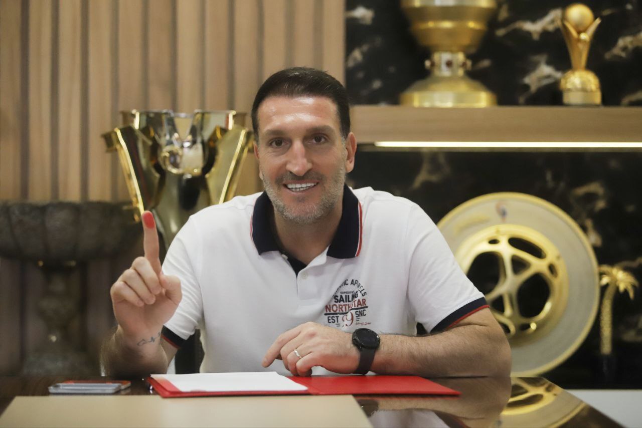 تمدید قرارداد مربیان تیمهای پایه پرسپولیس/ بزیک معاون شاهرودی شد تمدید قرارداد مربیان تیمهای پایه پرسپولیس/ بزیک معاون شاهرودی شد