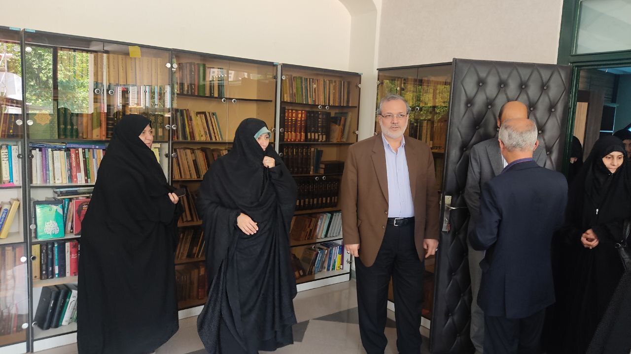 بازدید قائم‌‌مقام دانشگاه آزاد اسلامی از زینبیه معصومه (س)/ سروری: برای بیان معارف دینی و قرآنی از زبان روز بهره بگیرید