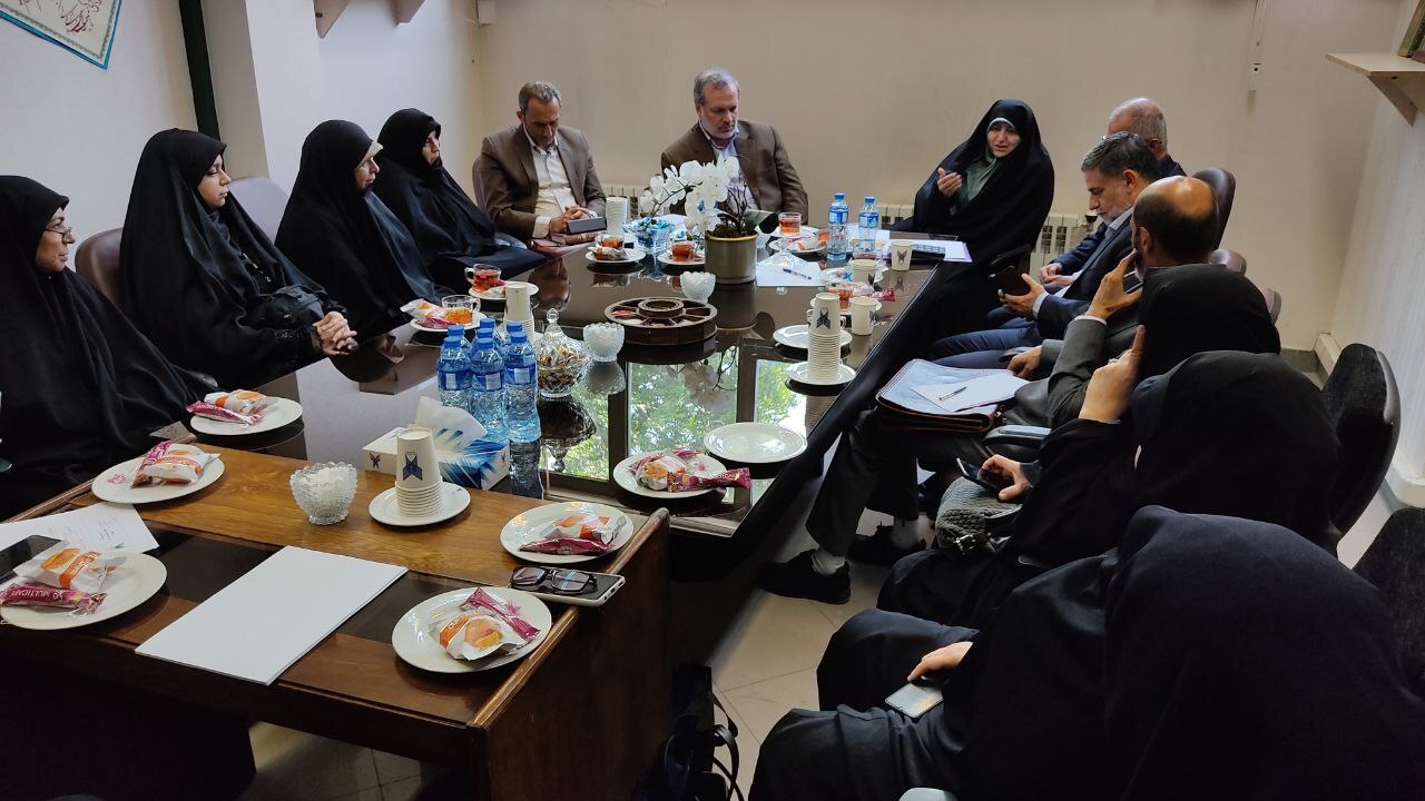 بازدید قائم‌‌مقام دانشگاه آزاد اسلامی از زینبیه معصومه (س)/ سروری: برای بیان معارف دینی و قرآنی از زبان روز بهره بگیرید