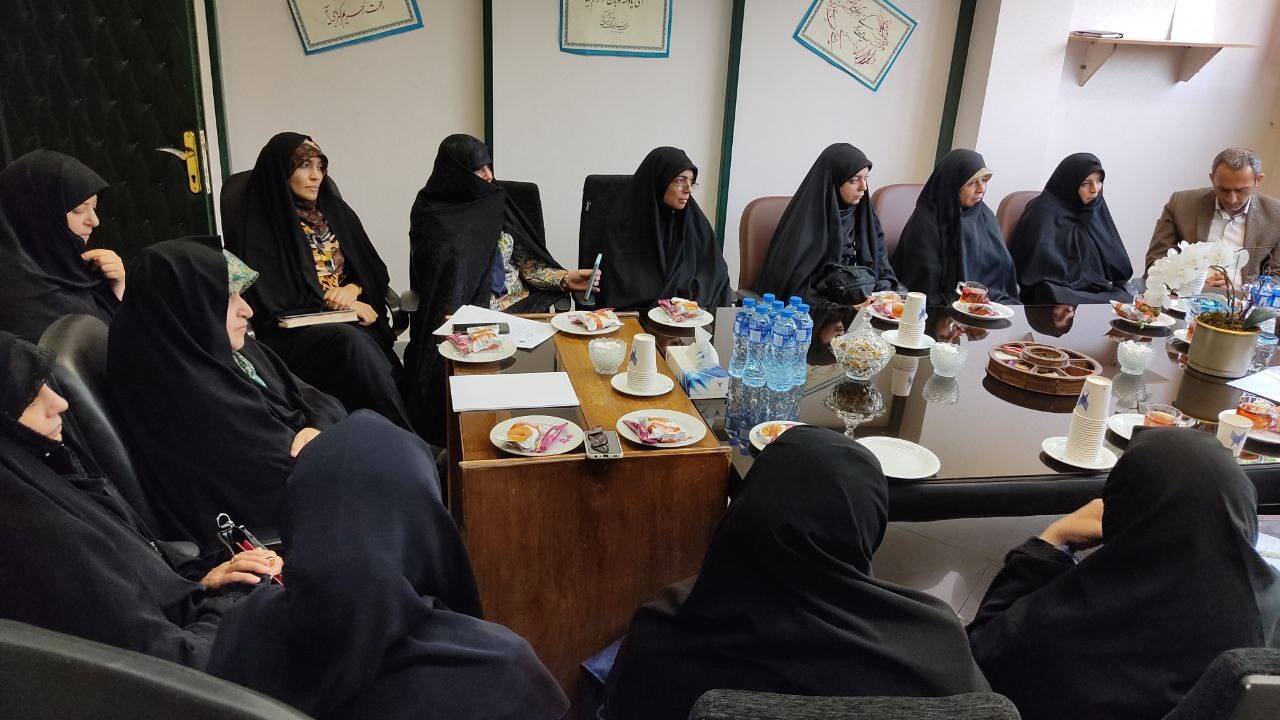 بازدید قائممقام دانشگاه آزاد اسلامی از زینبیه معصومه (س)/ سروری: برای بیان معارف دینی و قرآنی از زبان روز بهره بگیرید بازدید قائممقام دانشگاه آزاد اسلامی از زینبیه معصومه (س)/ سروری: برای بیان معارف دینی و قرآنی از زبان روز بهره بگیرید