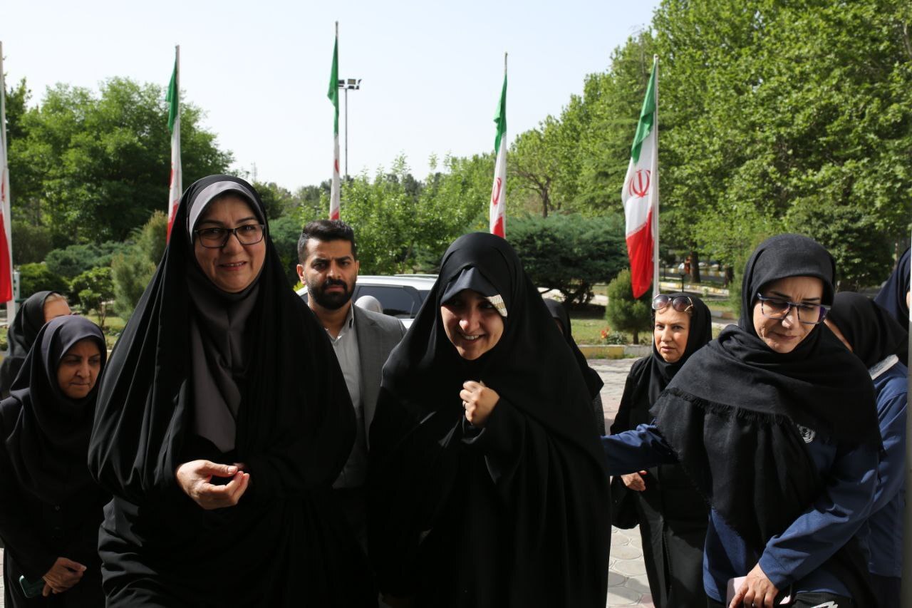 حضور معاون رئیسجمهور در اردوی تیم ملی فوتسال بانوان حضور معاون رئیسجمهور در اردوی تیم ملی فوتسال بانوان