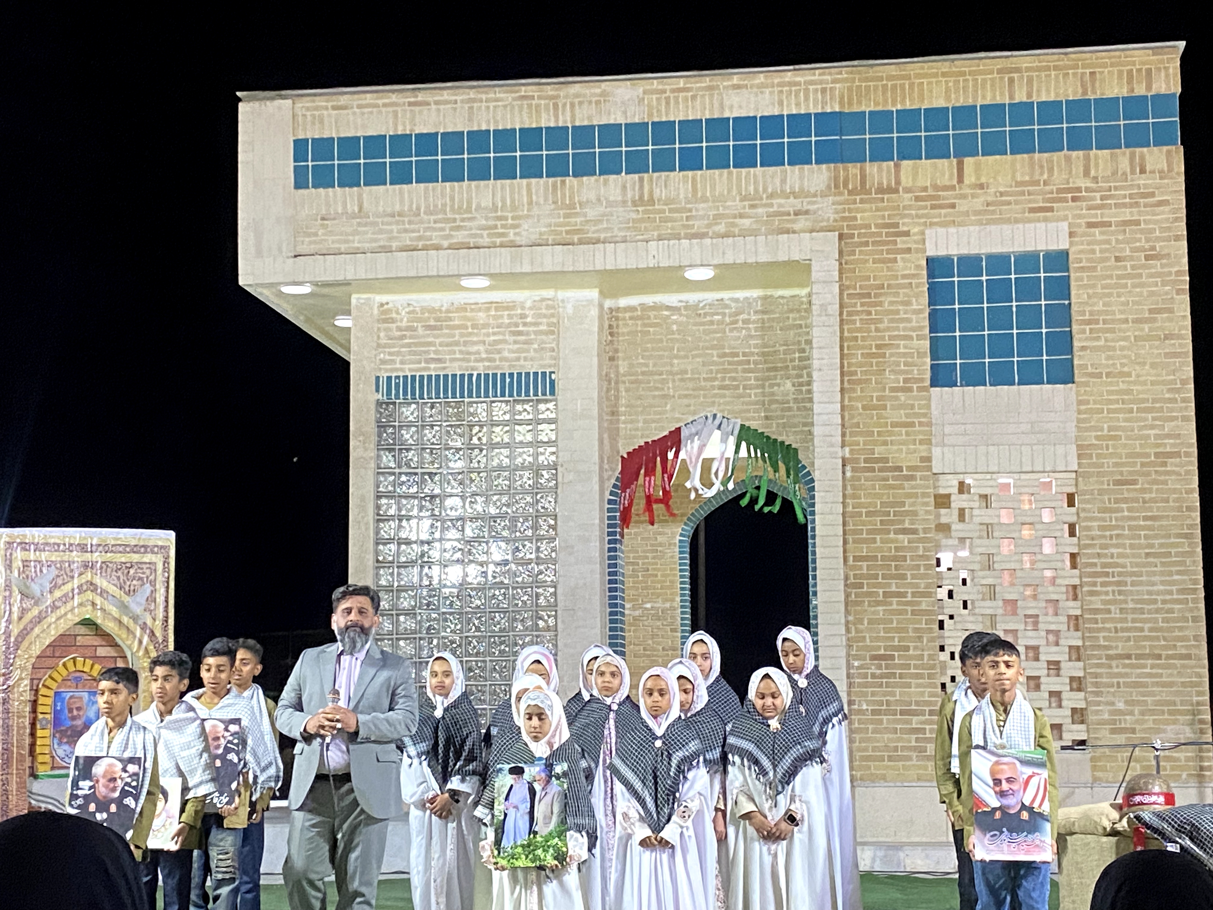 جامعه مستحکم در گرو تبعیت از ولی‌فقیه و احترام به پدر و مادر است