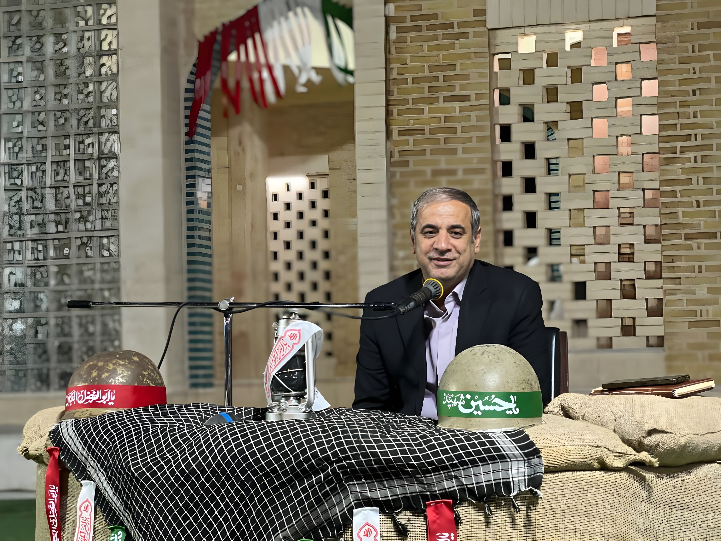 جامعه مستحکم در گرو تبعیت از ولی‌فقیه و احترام به پدر و مادر است