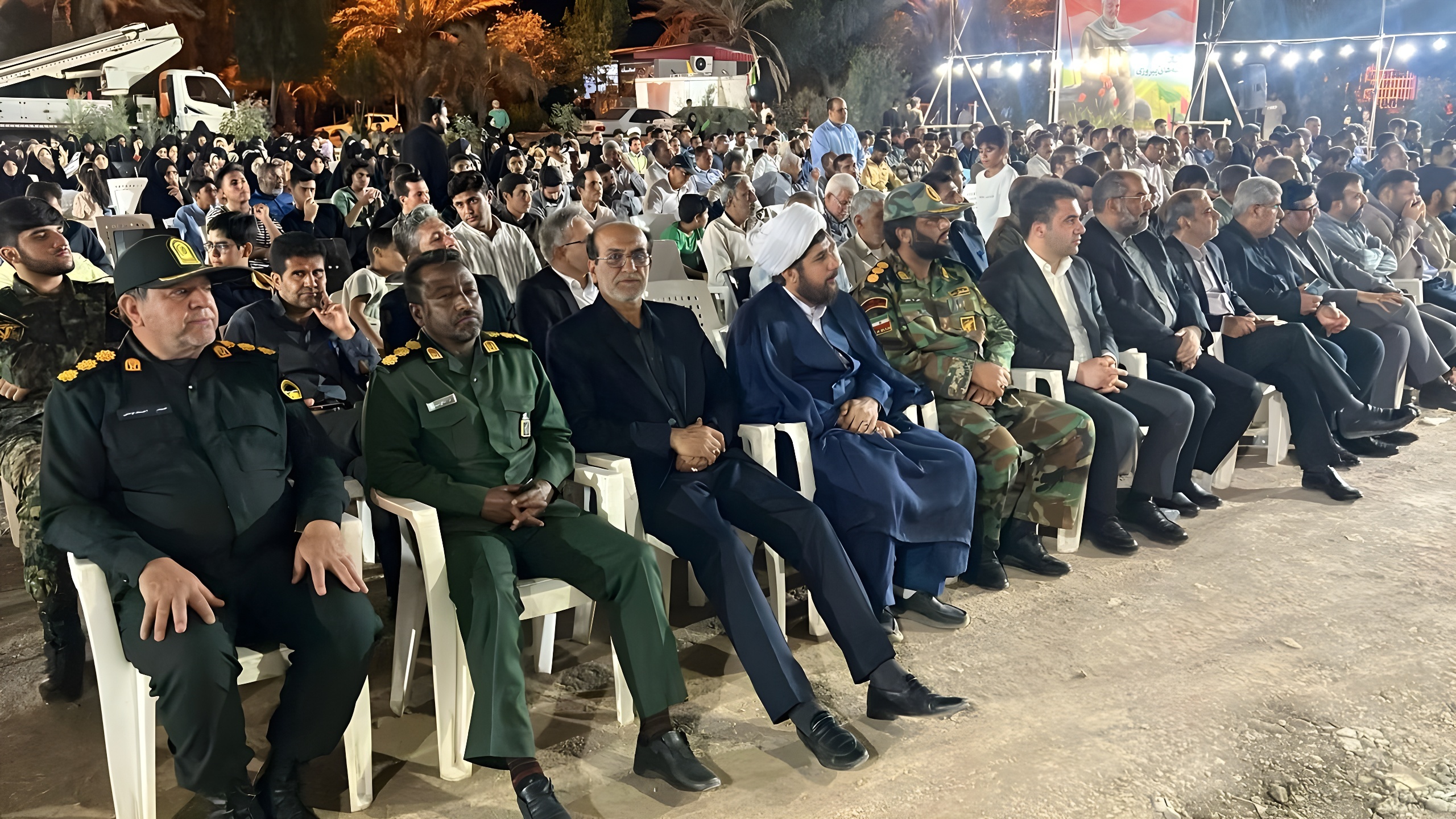 جامعه مستحکم در گرو تبعیت از ولیفقیه و احترام به پدر و مادر است جامعه مستحکم در گرو تبعیت از ولیفقیه و احترام به پدر و مادر است