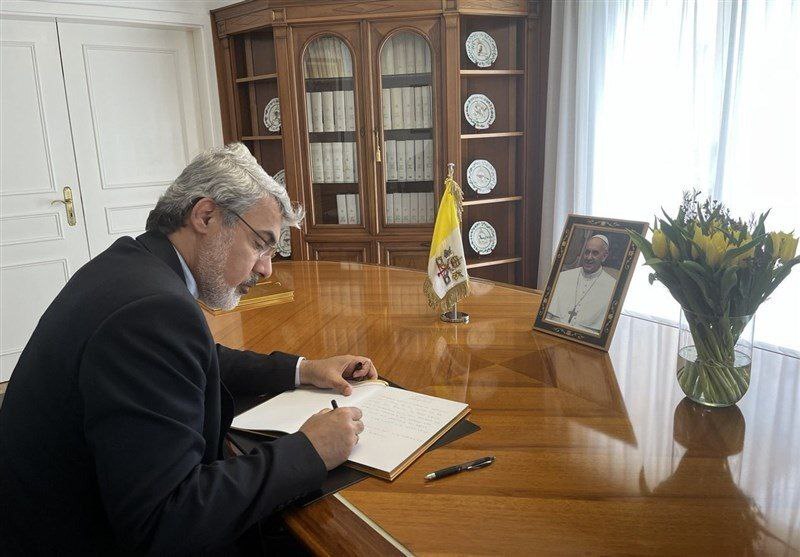 نماینده ایران در سازمان ملل دفتر یادبود پاپ فرانسیس را امضاء کرد نماینده ایران در سازمان ملل دفتر یادبود پاپ فرانسیس را امضاء کرد