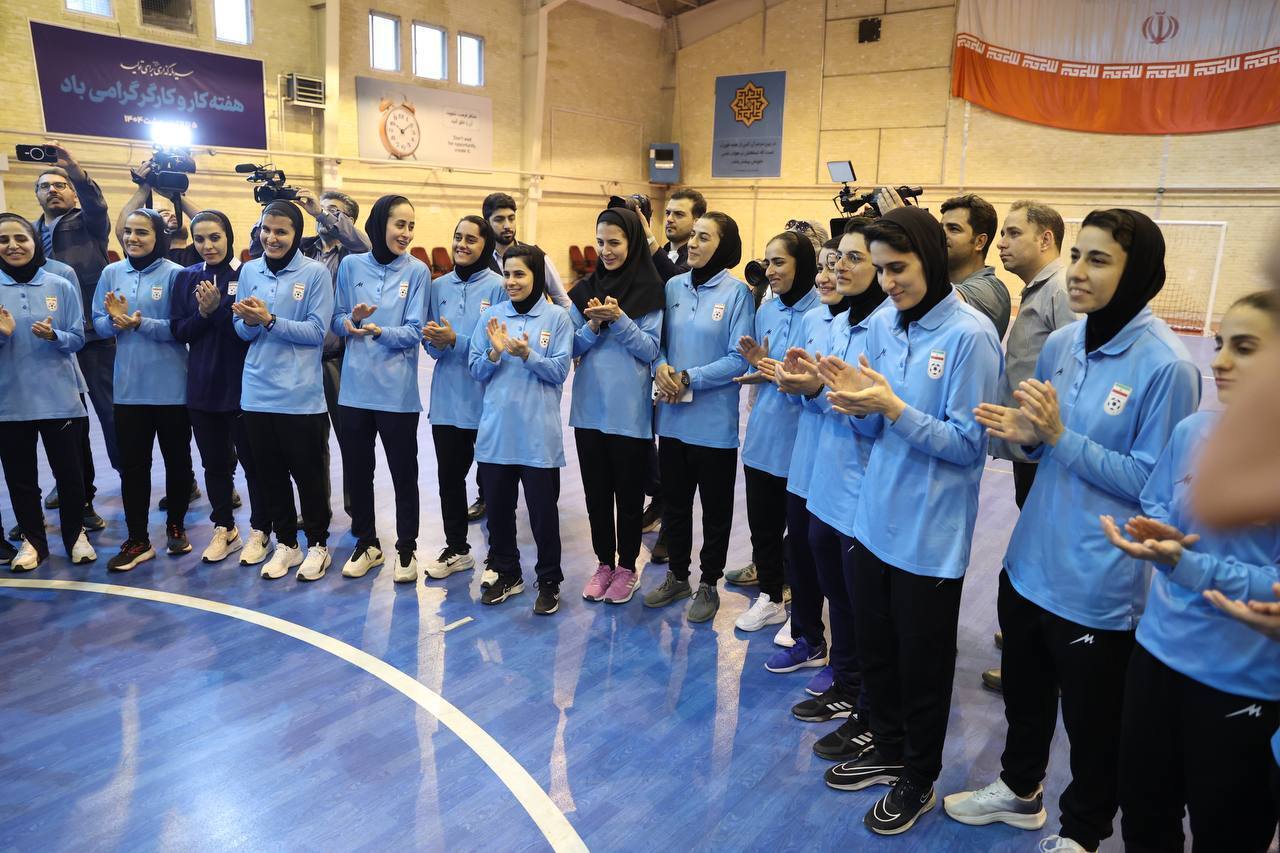 دیدار و گفتگوی صمیمانه رییس جمهور با دختران ملی پوش فوتسال