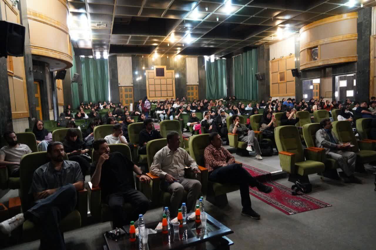 فهم گرافیک امروز نیازمند سفر به کتیبه بیستون است فهم گرافیک امروز نیازمند سفر به کتیبه بیستون است