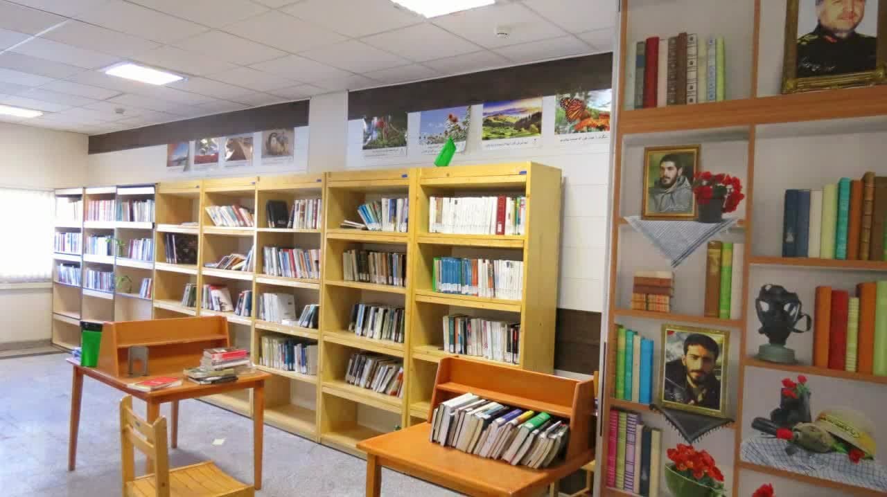 کتابخانه تخصصی دفاع مقدس دانشگاه آزاد همدان غنیتر شد؛ درخشش ۳۰۰ جلد کتاب جدید در قفسهها کتابخانه تخصصی دفاع مقدس دانشگاه آزاد همدان غنیتر شد؛ درخشش ۳۰۰ جلد کتاب جدید در قفسهها