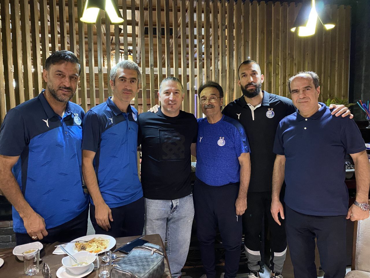 حضور مربی تیم ملی در اردوی استقلال + عکس