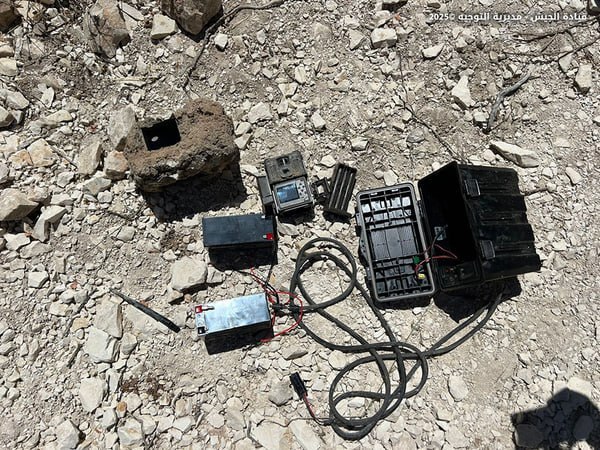 کشف دستگاه جاسوسی اسرائیل در لبنان +عکس کشف دستگاه جاسوسی اسرائیل در لبنان +عکس