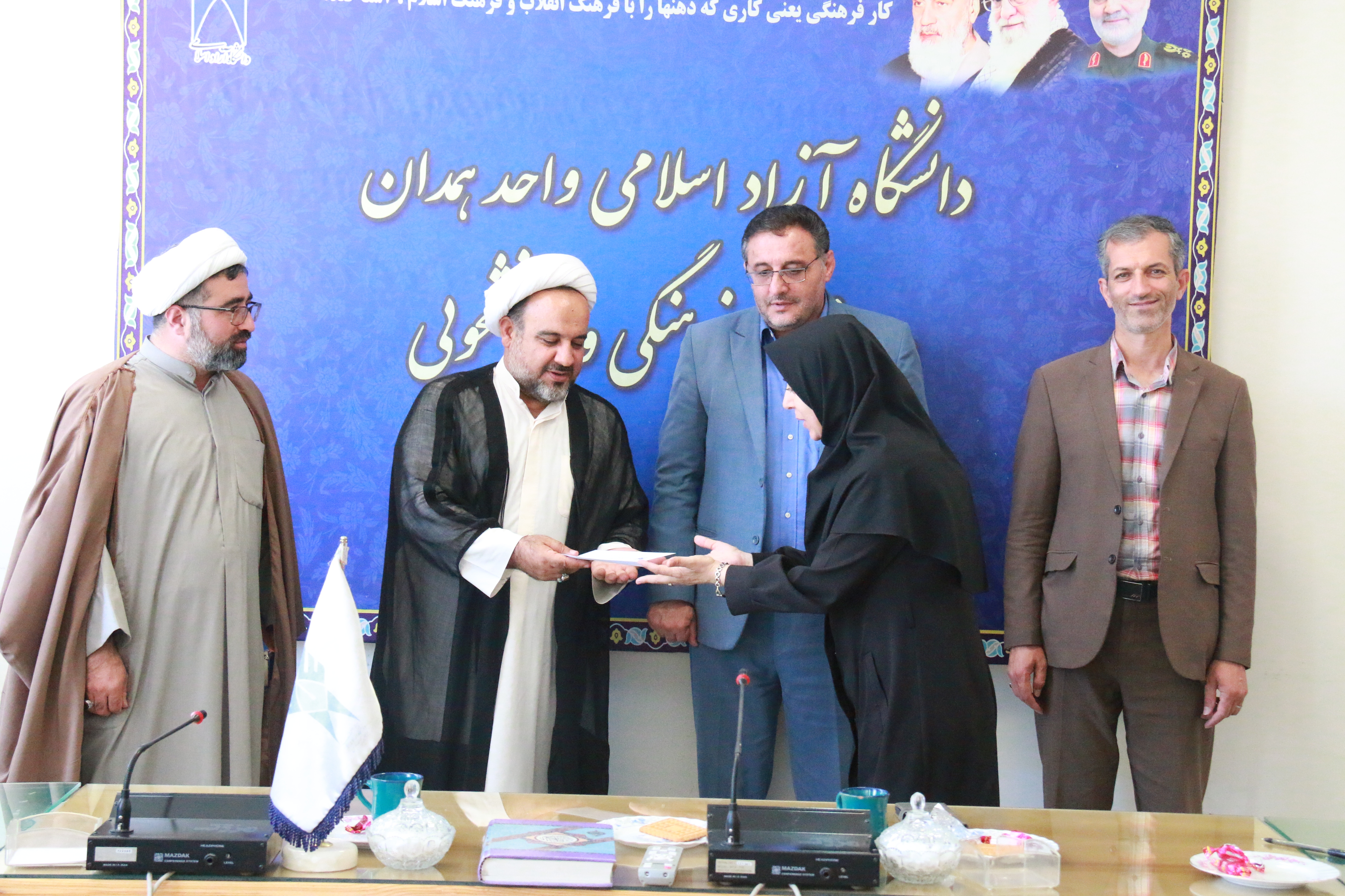 مشق انتظار در همدان کلید خورد؛ ترکیب هنر، ایمان و دانشگاه برای ترویج فرهنگ مهدوی مشق انتظار در همدان کلید خورد؛ ترکیب هنر، ایمان و دانشگاه برای ترویج فرهنگ مهدوی