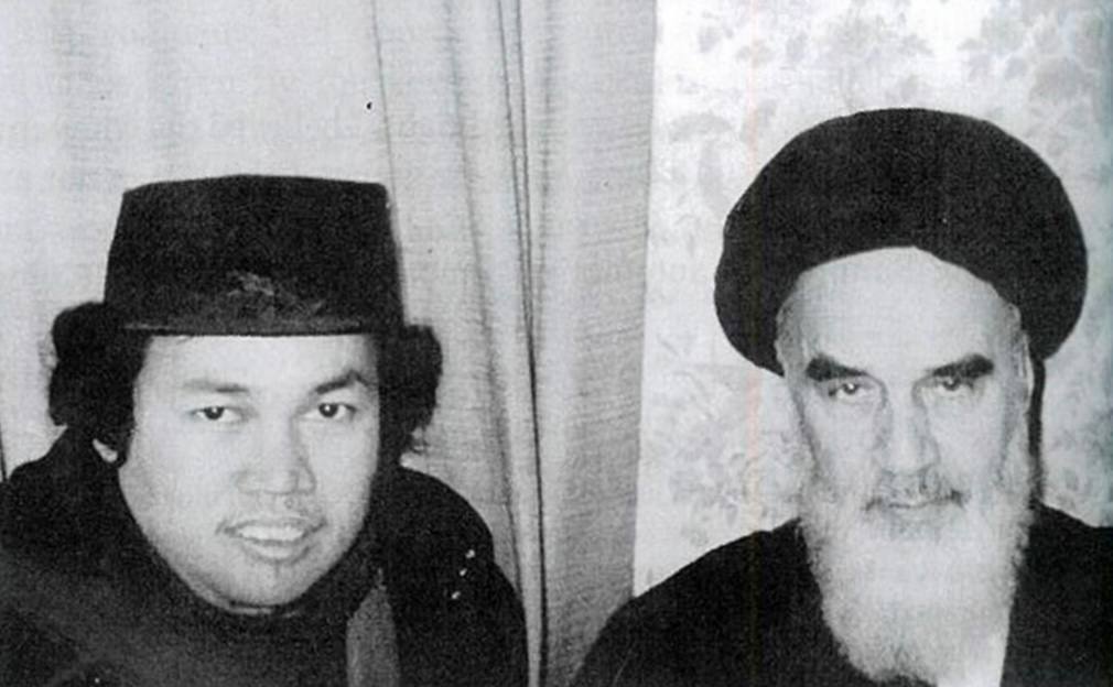 خاطره سیاستمدار مالزیایی از دیدار ۹ ساعته با امام خمینی (ره) خاطره سیاستمدار مالزیایی از دیدار ۹ ساعته با امام خمینی (ره)