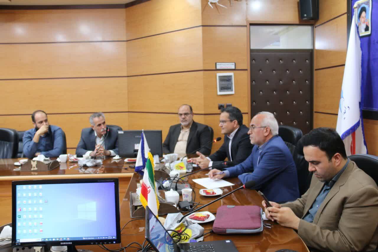 تحصیل رایگان ۳۰۰ دانشجوی دانشگاه آزاد یزد در قلب صنعت؛ نسل دهه ۸۰ دیگر با تئوری کار نمی‌کند