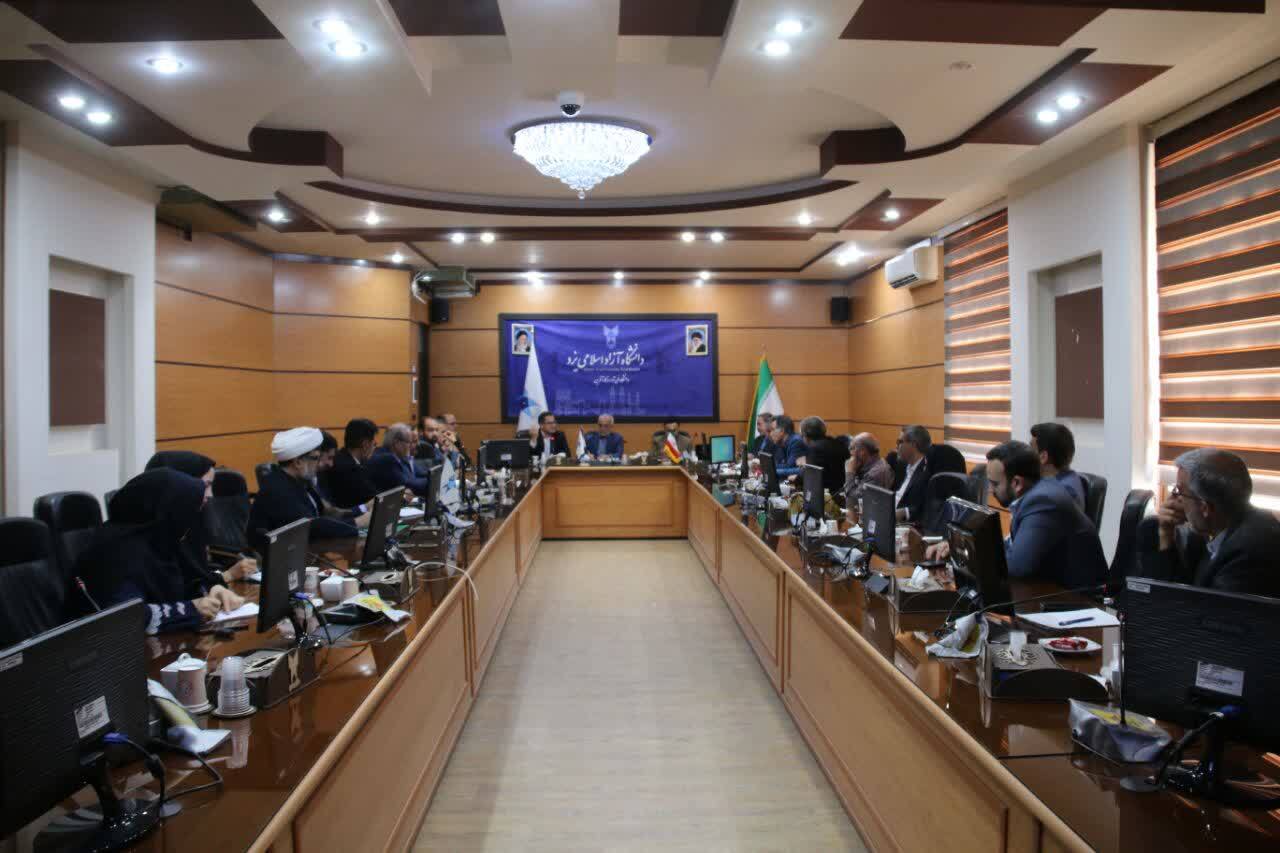 تحصیل رایگان ۳۰۰ دانشجوی دانشگاه آزاد یزد در قلب صنعت؛ نسل دهه ۸۰ دیگر با تئوری کار نمیکند تحصیل رایگان ۳۰۰ دانشجوی دانشگاه آزاد یزد در قلب صنعت؛ نسل دهه ۸۰ دیگر با تئوری کار نمیکند